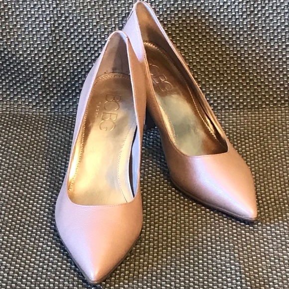 BCBG Shoes - BCBG pointed toe 3” heels pump size 8.5